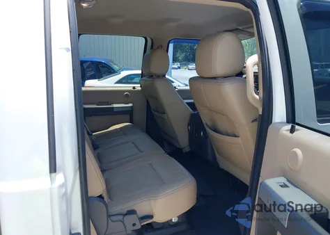 2015 Ford F-250 Lariat z USA, uszkodzony, nr VIN 1FT7W2BT1FEA07101